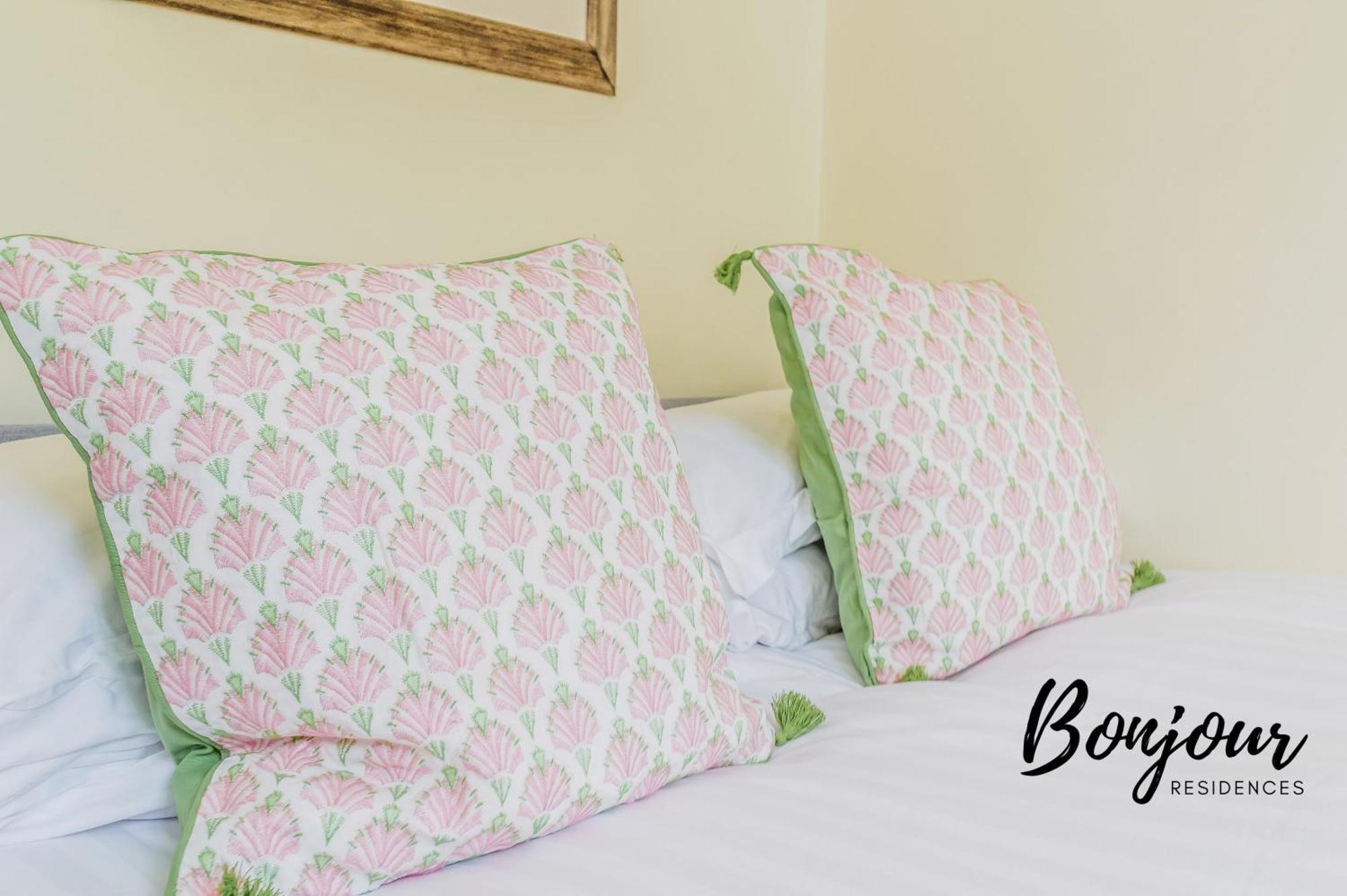 Belleville Central St James Quarter Free Offsite Parking & Views By Bonjour Residences Appartement